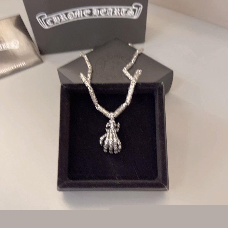 Ch**me He**ts necklaces